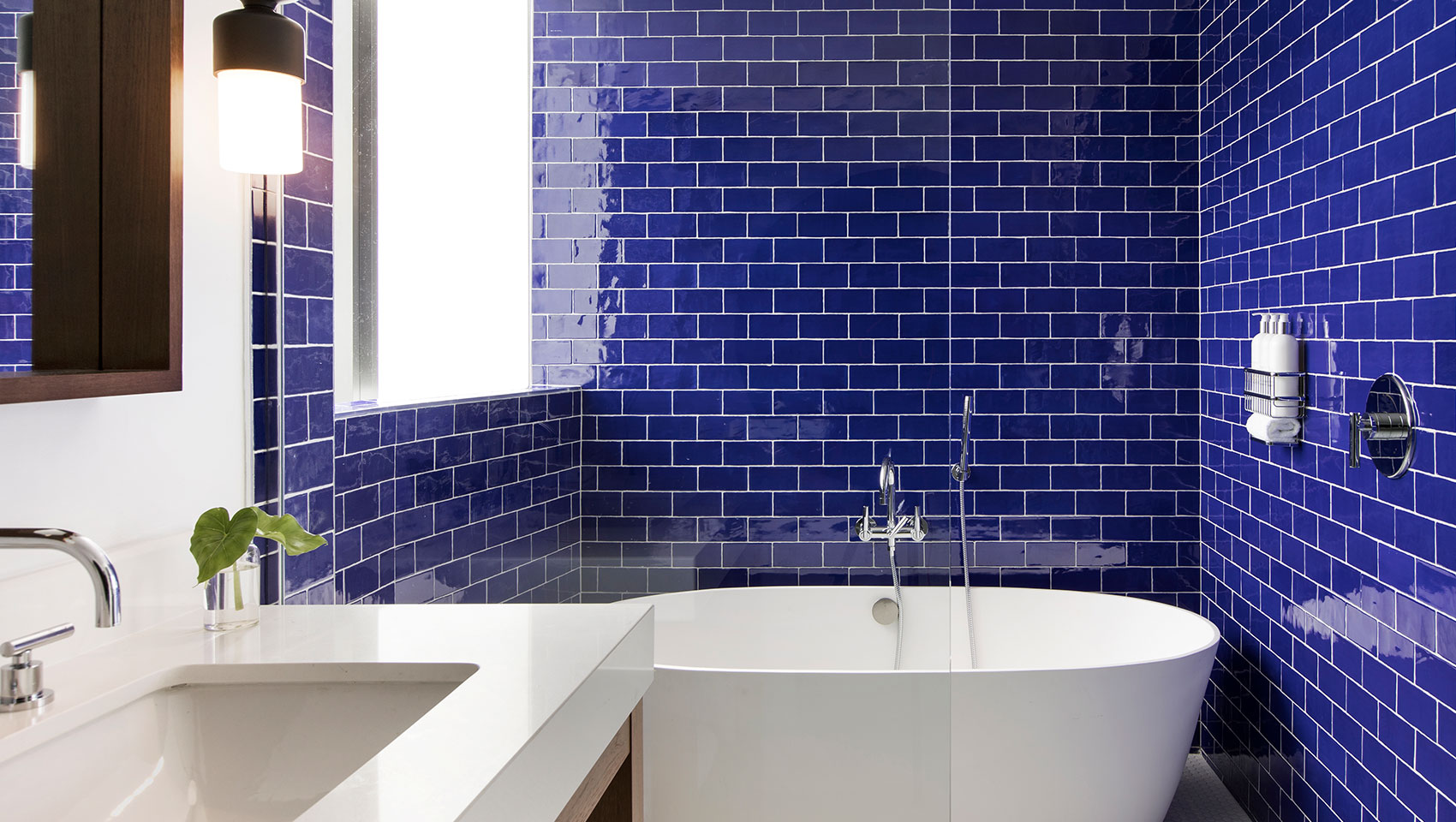 anglers spa corner king bathroom